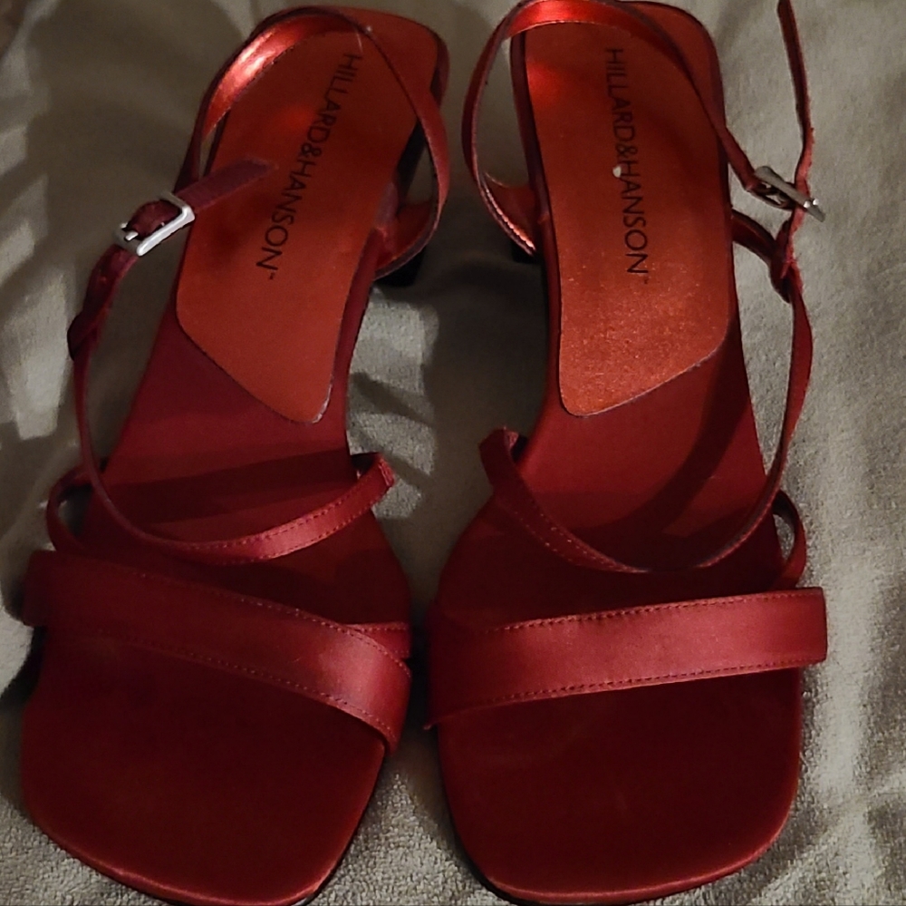 Size 8 Red Hillard&Hanson Pumps